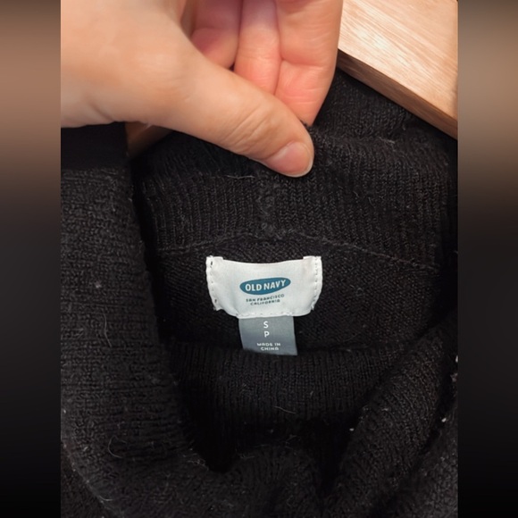 Old Navy Black and White Striped Sweater - Picture 3 of 3